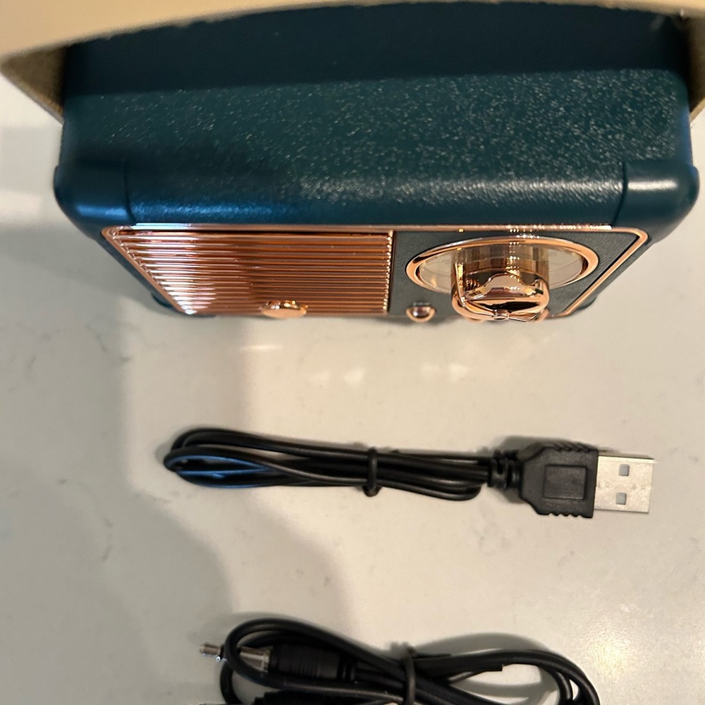 TechTrendz Mini Retro Wireless Speaker - Picture 3 of 4